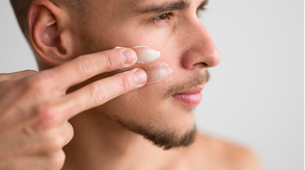 rubbing in men's skin moisturizer